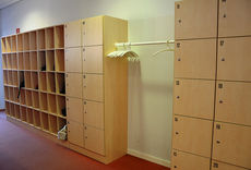 Ablagefächer und Garderobe